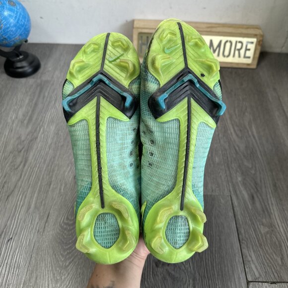 Athletic_Shoes